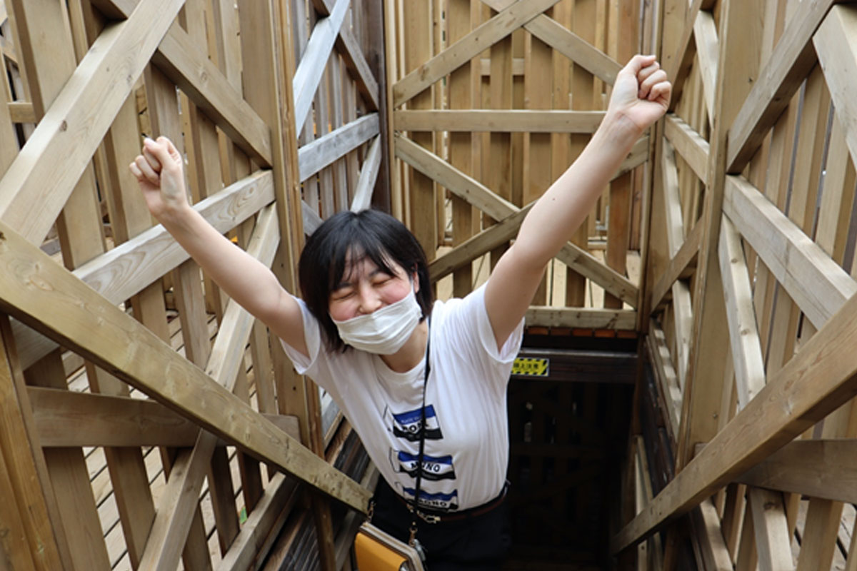 階段を上っていく時にクリアしていく達成感。「なんとかと煙は高いところが好き」と言いますが、なんとなく高揚感があります