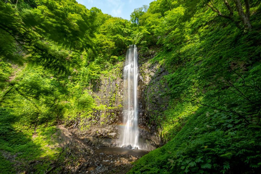 弘法大師命名の「山形県随一の直瀑」