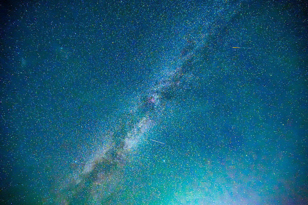 夜空を横切る幻想的な「天の川」