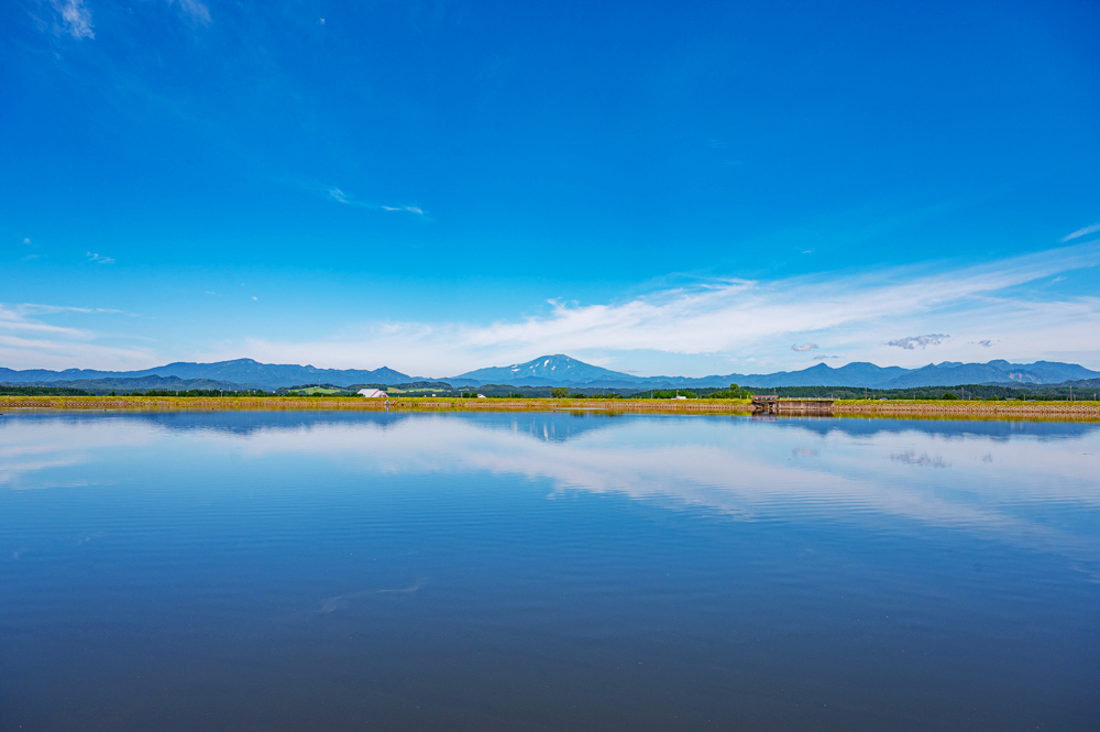 天気が良く、風の無い日には、逆さ鳥海山を観ることができる。