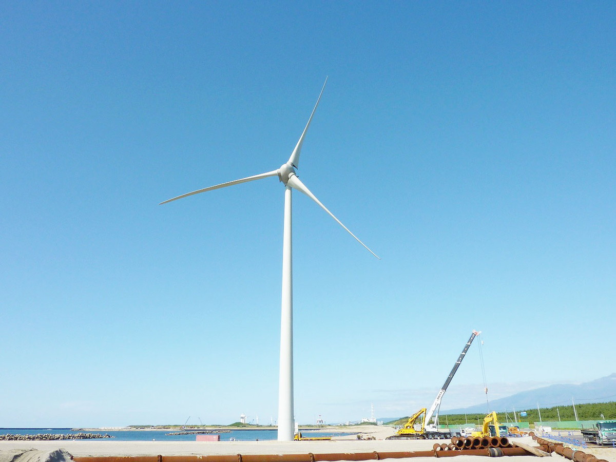 2009年より稼働する酒田大浜風力発電所(画像提供:加藤総業)