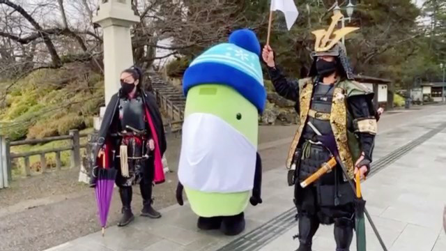 武将隊ツアー「伊達家ゆかりの地を巡る旅」の様子。「山形と宮城ゆかりの武将たちと一緒におもてなししたんだず~!みんな喜んでくれたかな~」ときてけろくん(画像提供:山形県観光立県推進課)