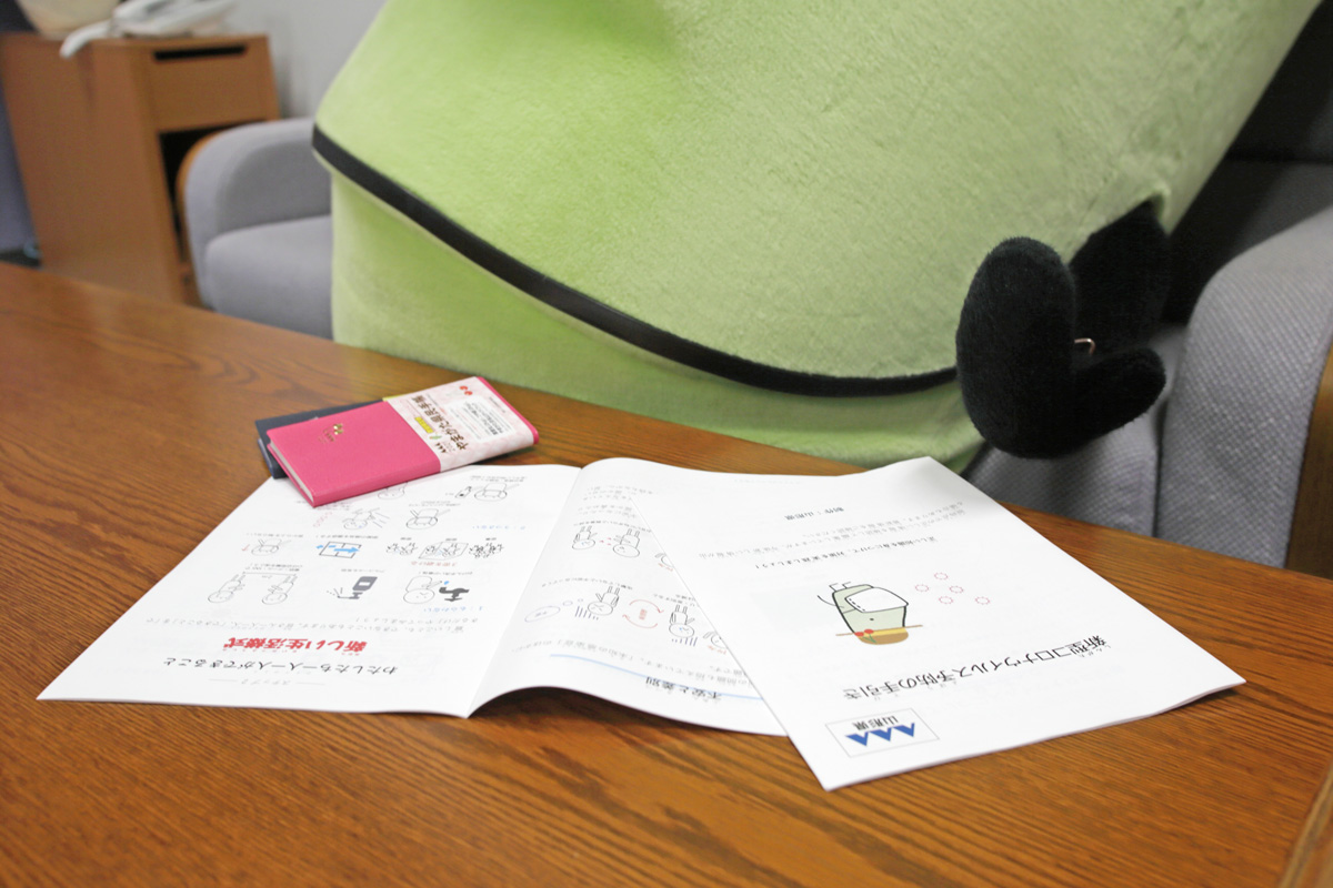 山形県で制作したマスクをつけたきてけろくんが表紙の『新型コロナウイルス予防の手引き』。観光PR以外でも山形県を牽引しています。