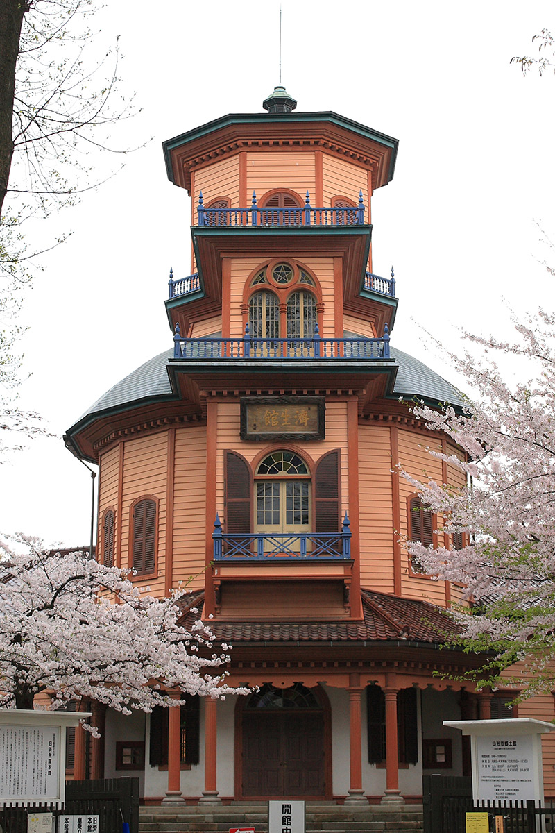 旧済生館本館三層楼