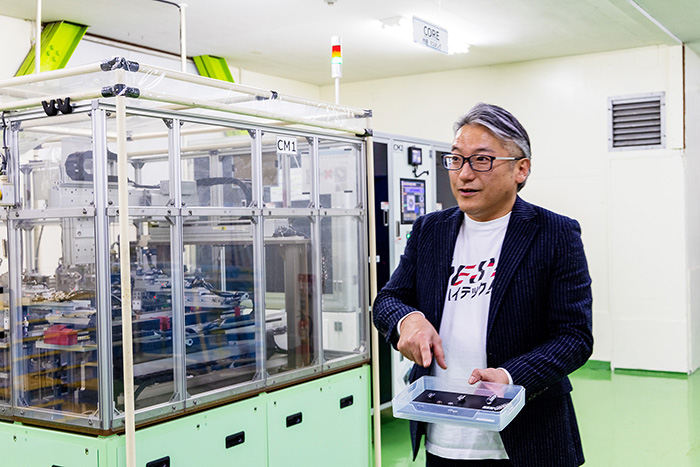 独自の生産ラインと製品のトレーサビリティを実現する検品システム。工場を視察したクライアントの多くが、その徹底ぶりに驚くのだそう